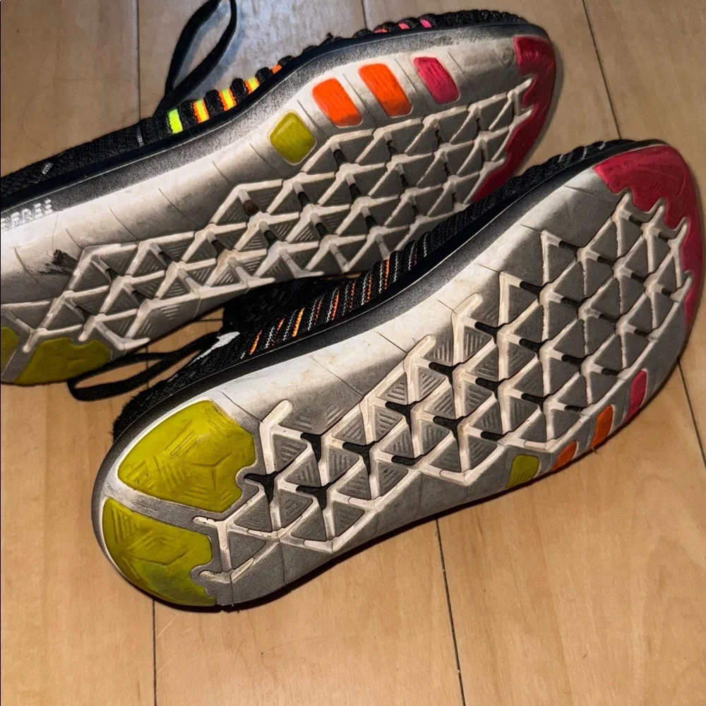 Nike Free Black Knit Sneakers - Picture 4 of 4